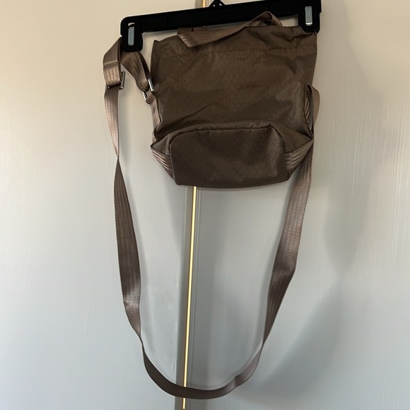 Athleta Excursion Crossbody Water Bottle Sling / Bucket Bag, Deep Taupe (Pyrite) - Picture 4 of 5